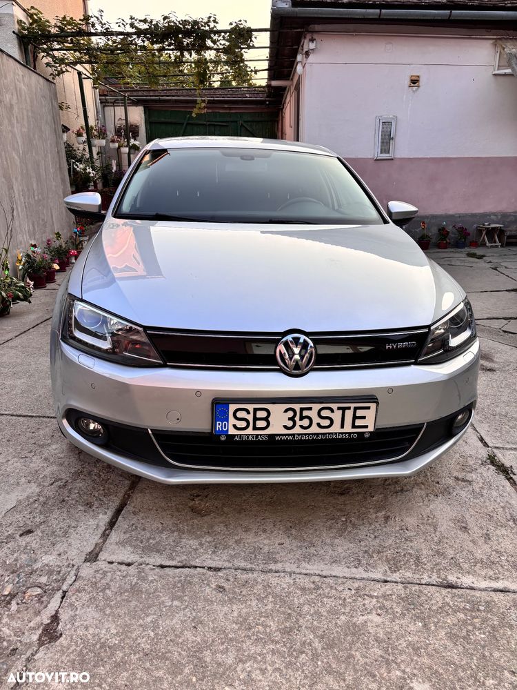 Volkswagen Jetta - 4