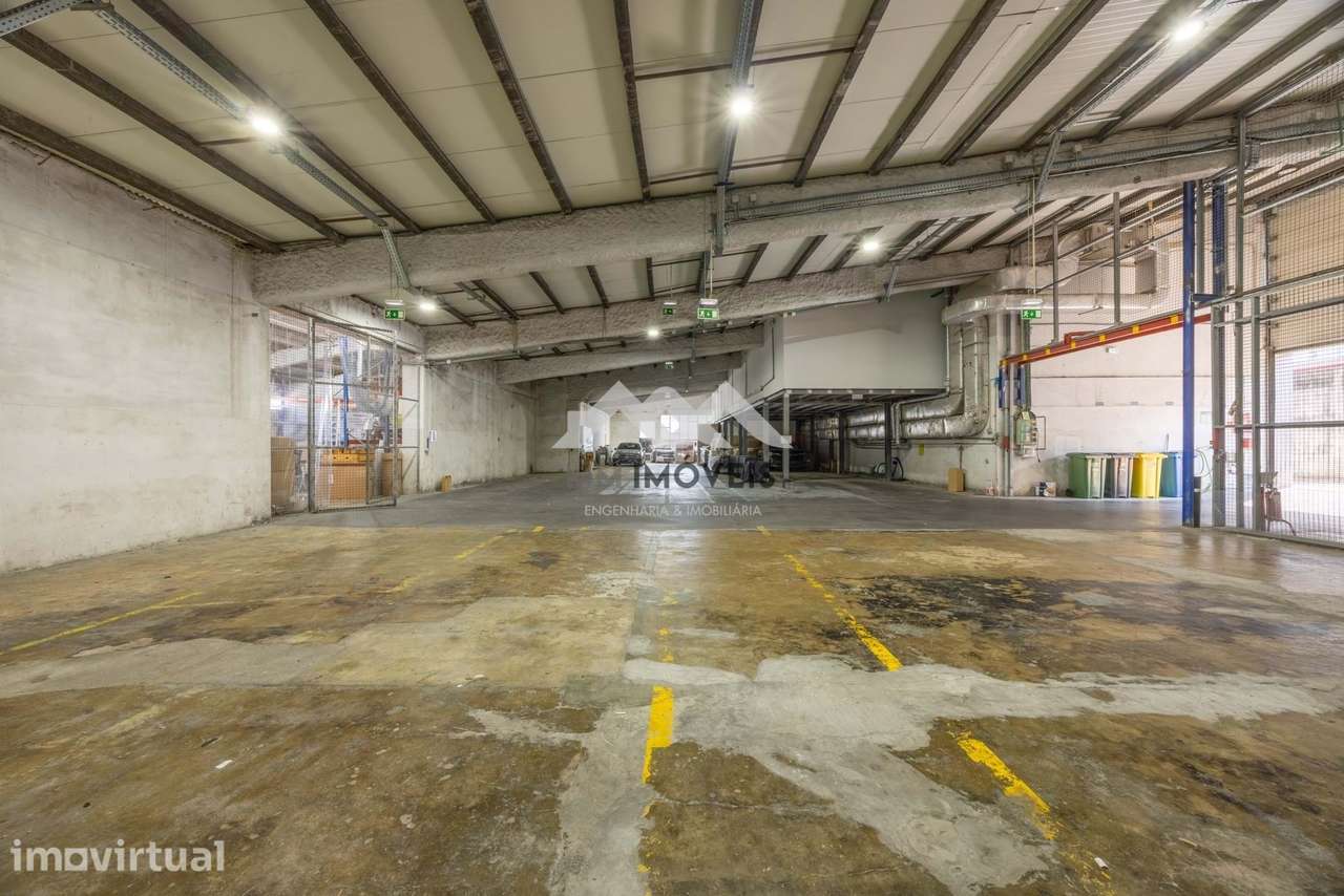 Armazém com 1390m2 | Leça do Balio | Junto à Via Norte e VCI | Serviço - Grande imagem: 5/34