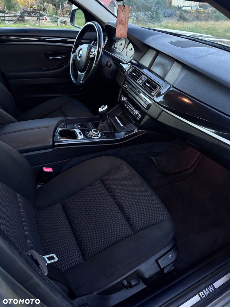 BMW Seria 5 523i - 11