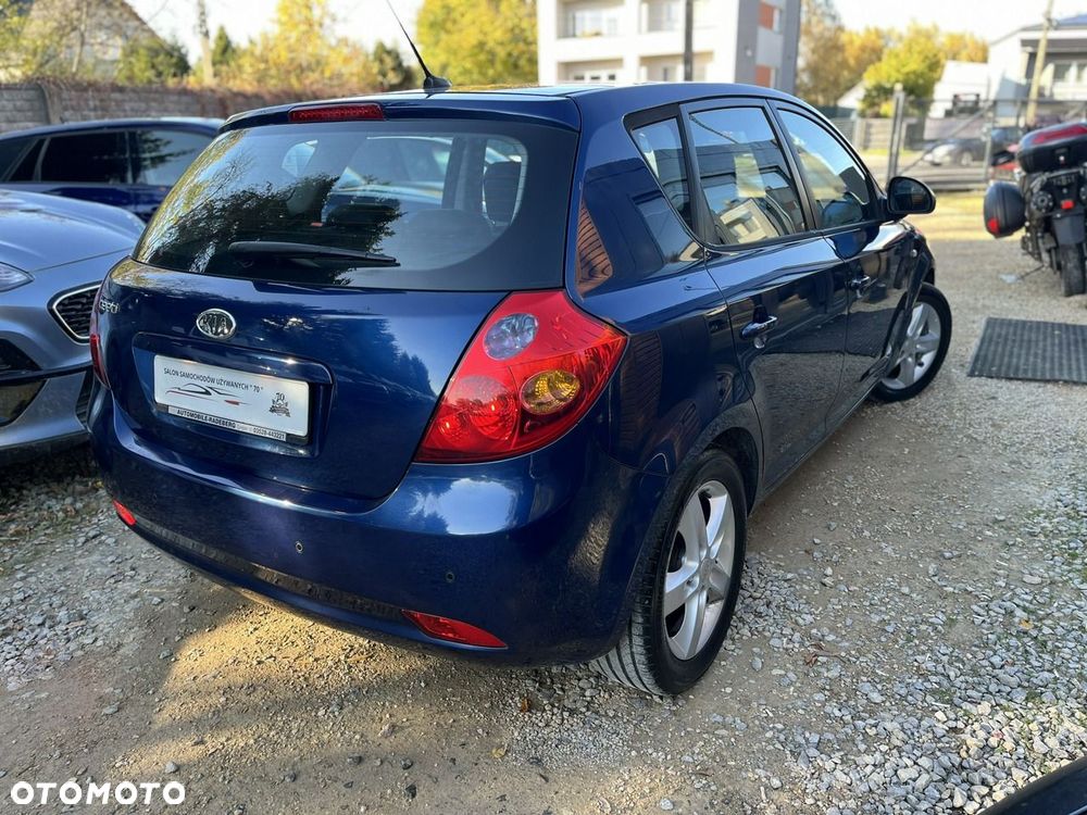 Kia Ceed - 8