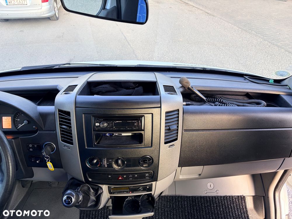 Mercedes-Benz 513 - 13