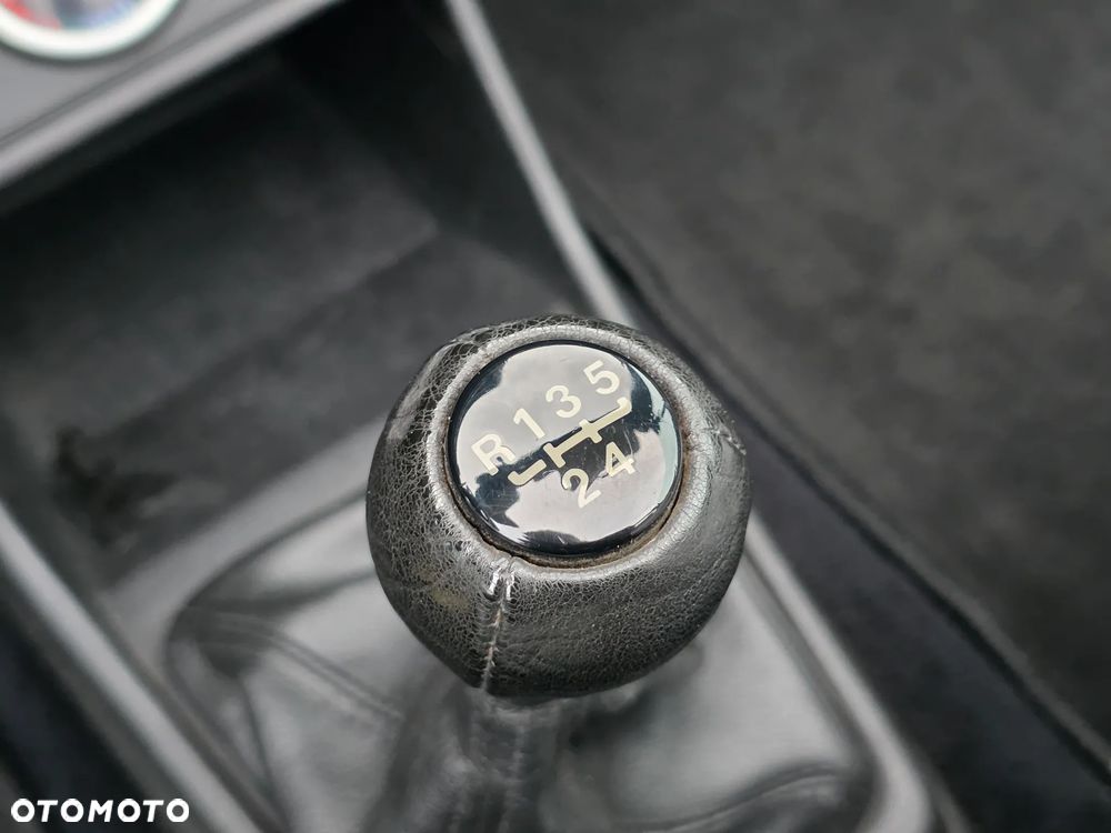 Volkswagen Golf - 32