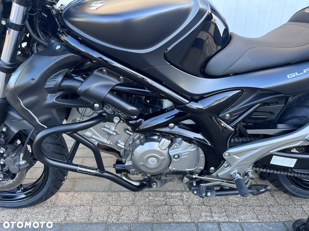 Suzuki Gladius - 12