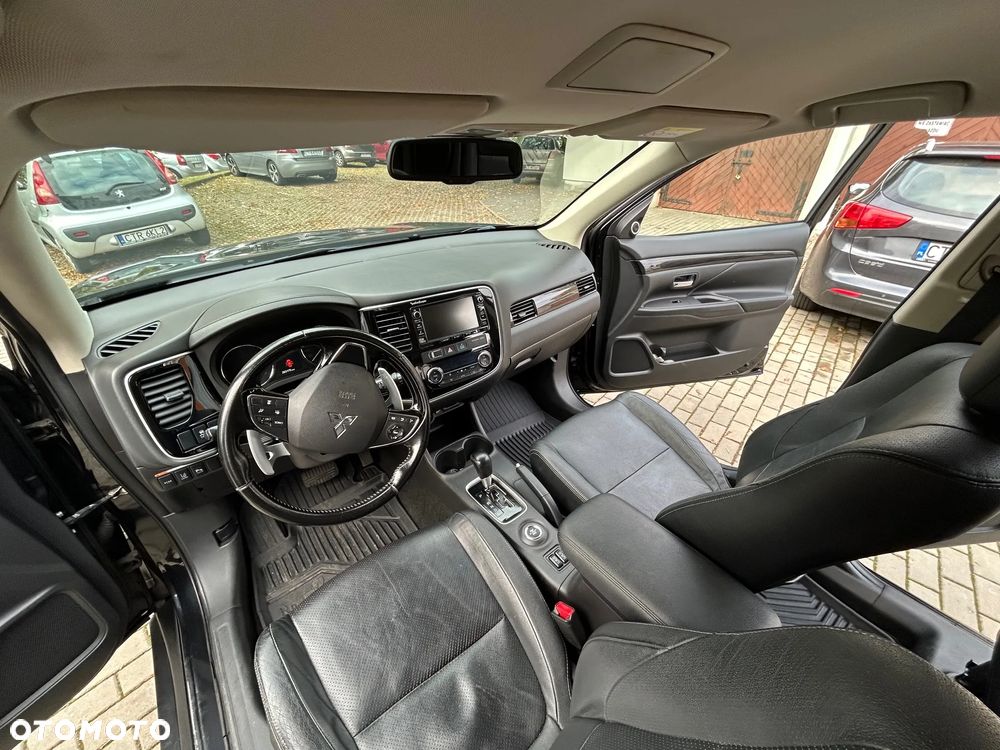 Mitsubishi Outlander - 10