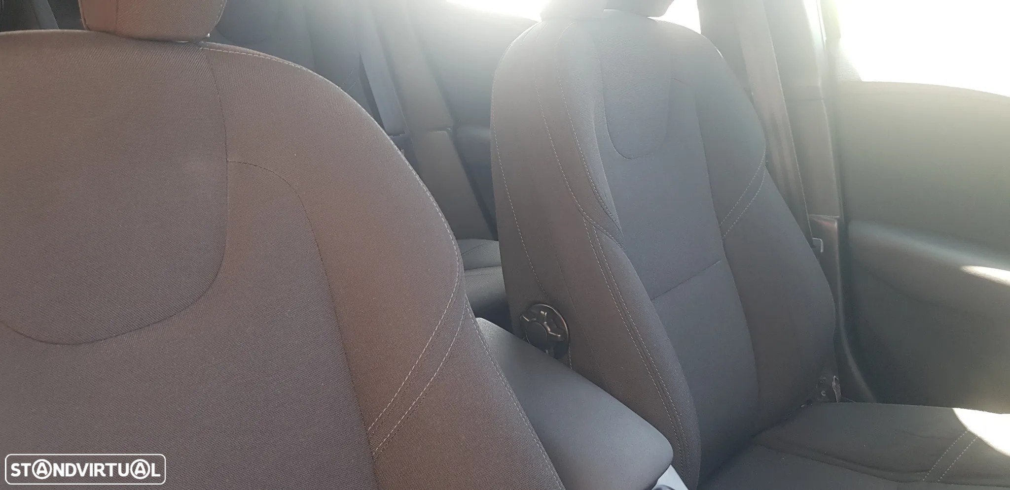 Volvo V40 2.0 D3 Kinetic - 6
