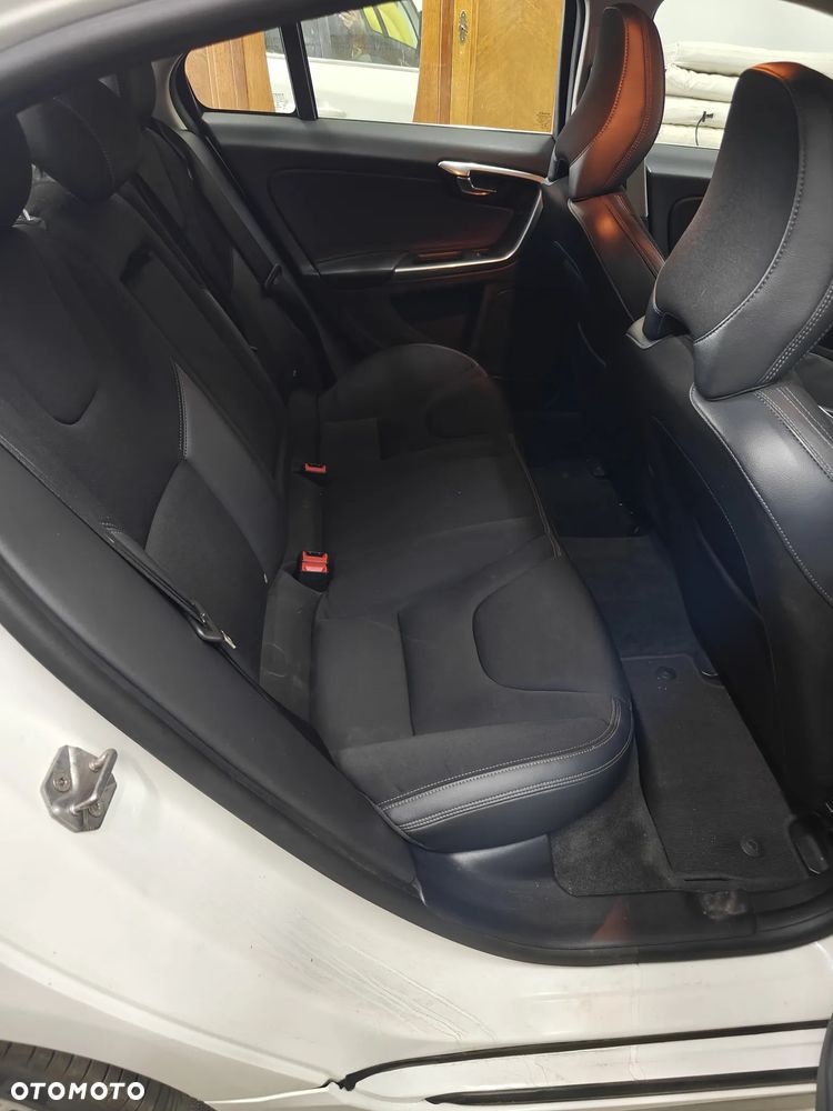 Volvo S60 D4 Drive-E Momentum - 14