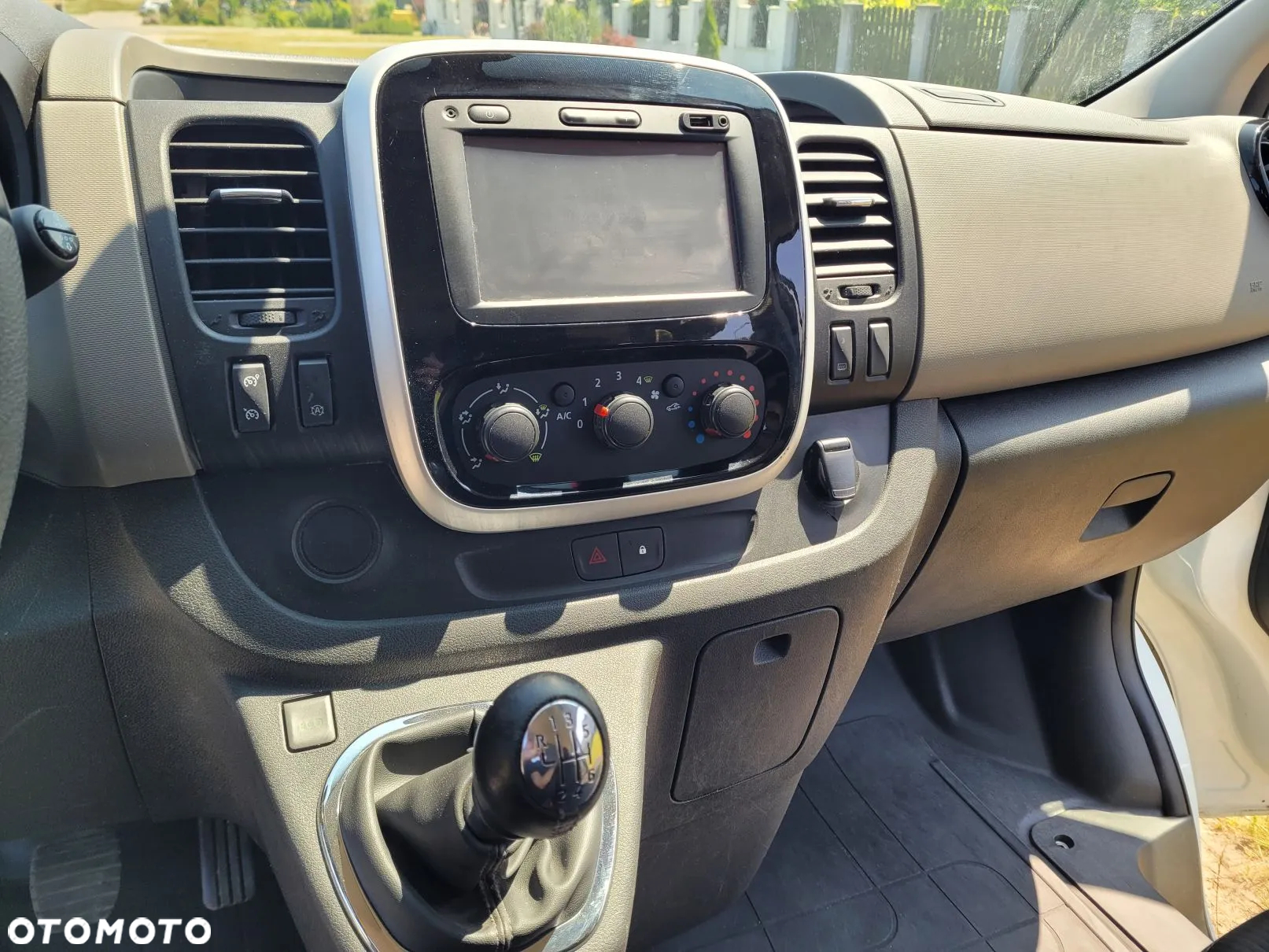 Renault Trafic Long 6-osób Auto-Warsztat - 20