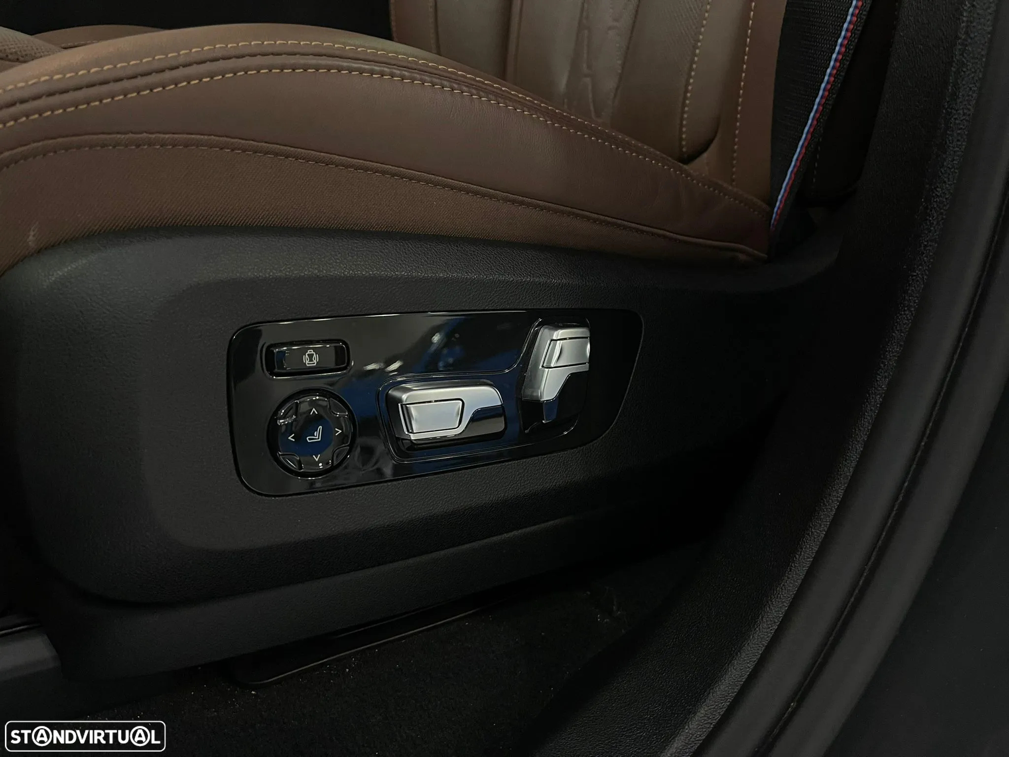 BMW X7 M M60i - 15