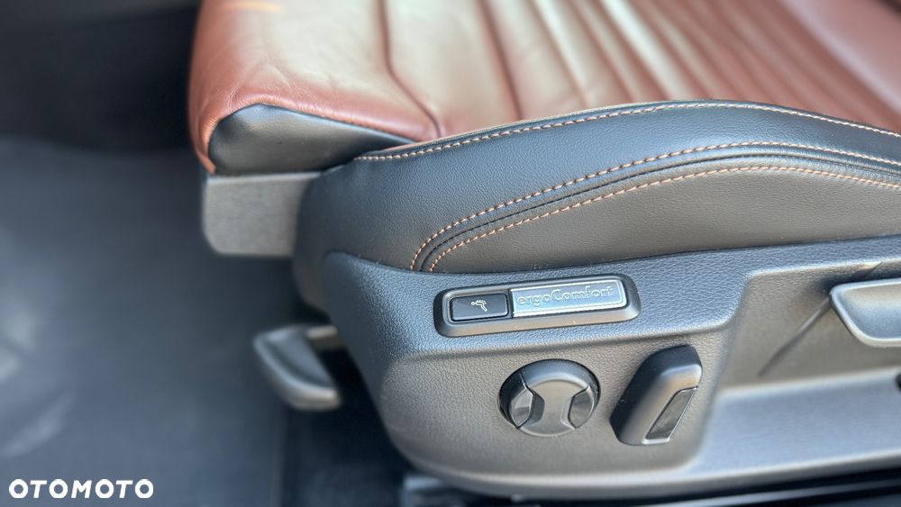 Volkswagen Passat 2.0 TDI SCR DSG Elegance - 27