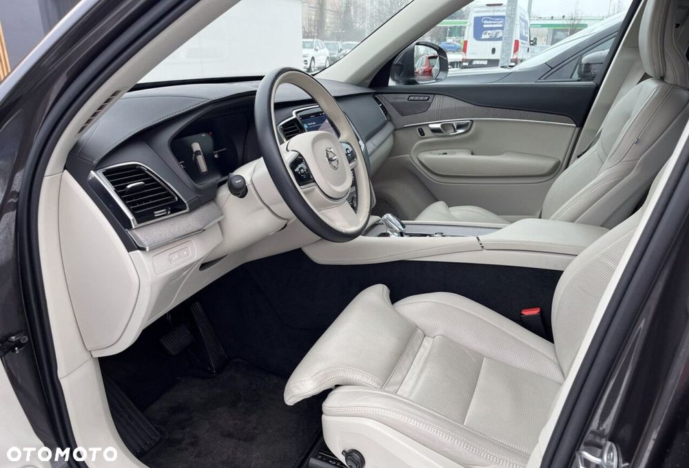 Volvo XC 90 - 9