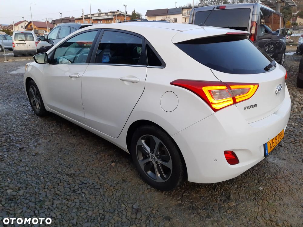 Hyundai i30 blue 1.6 CRDi Passion - 3