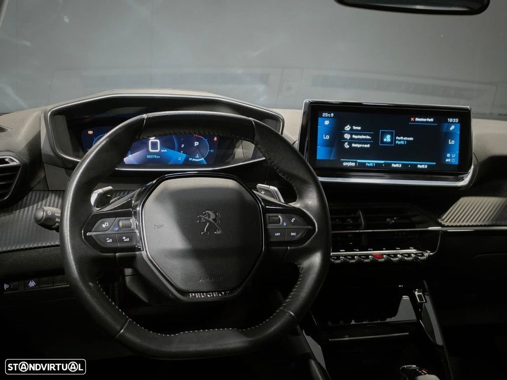 Peugeot 2008 PureTech 130 EAT8 GT — fotografia 14