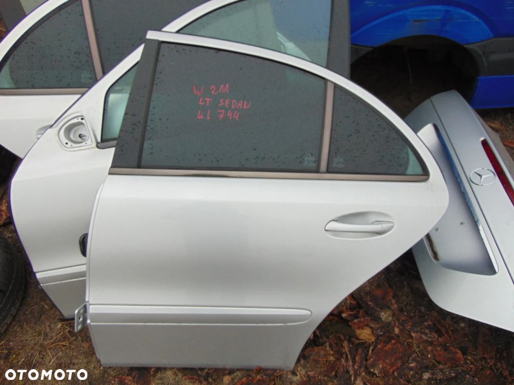 Karoseria Mercedes w211 kod Lak 744 - 1
