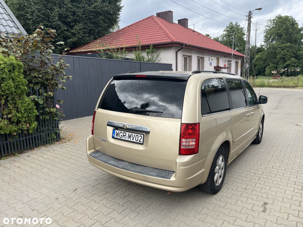 Chrysler Town & Country - 22