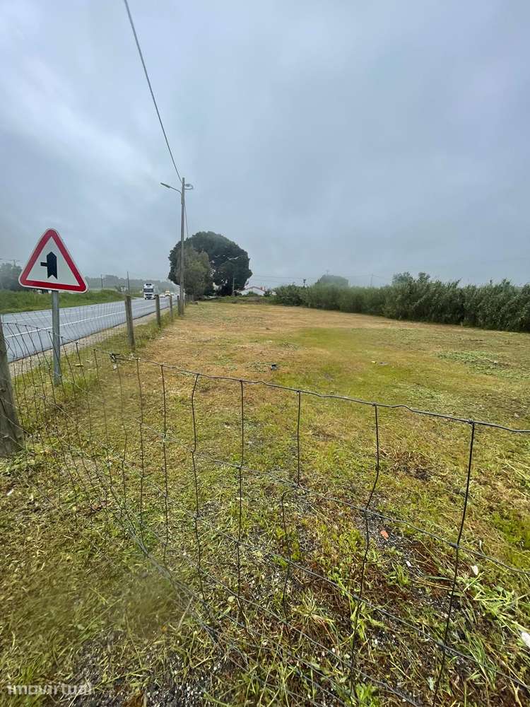 Palmela >Terreno de 2.500m² na Estrada N10 por apenas 195.000€! - Grande imagem: 2/5