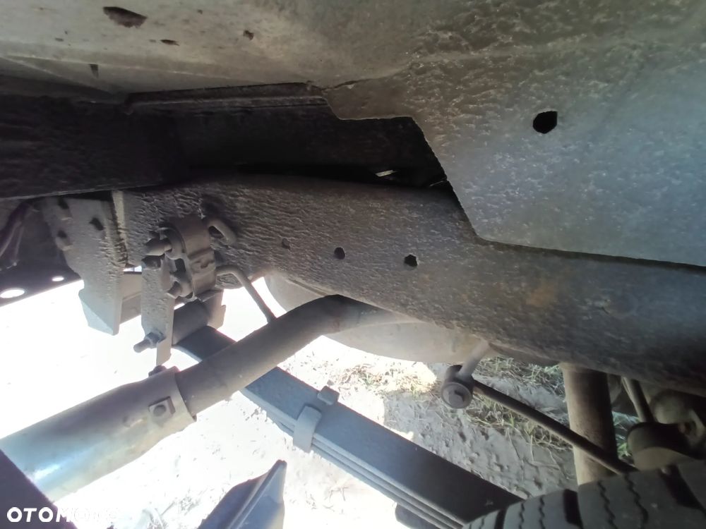 Ford Explorer Standard - 35