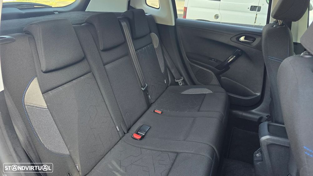 Peugeot 2008 1.5 BlueHDi Signature - 48