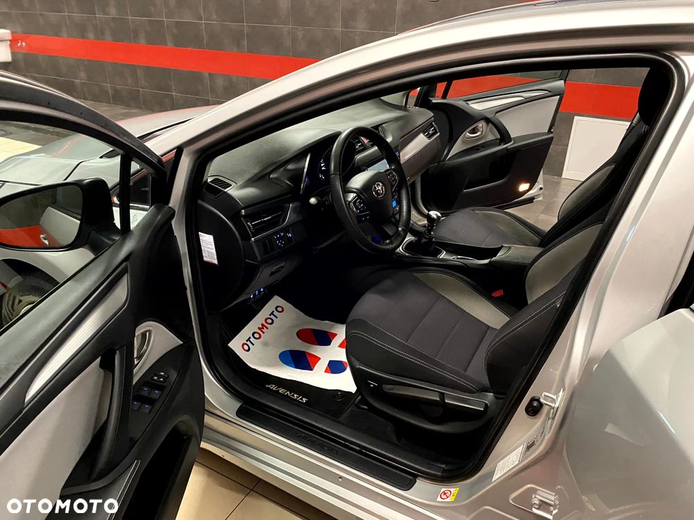 Toyota Avensis 1.8 Premium - 15