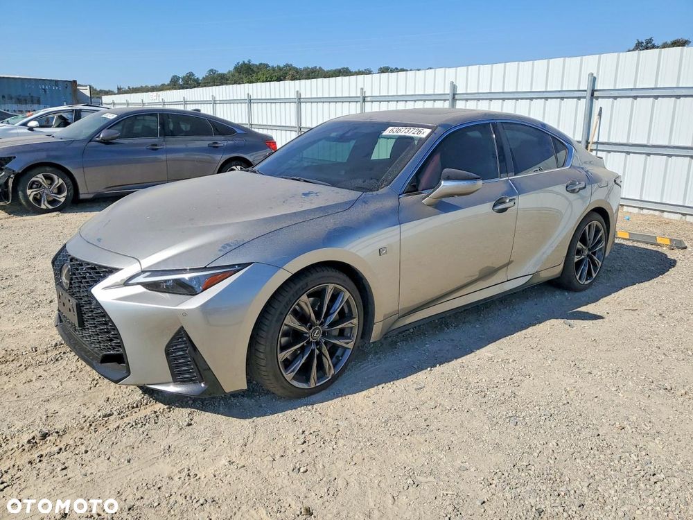 Lexus IS 200t - 1