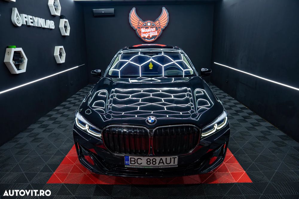 BMW Seria 7 740d xDrive MHEV - 32