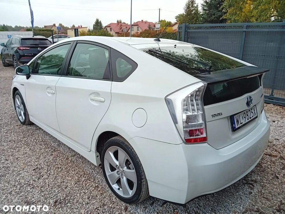 Toyota Prius (Hybrid) Life - 6