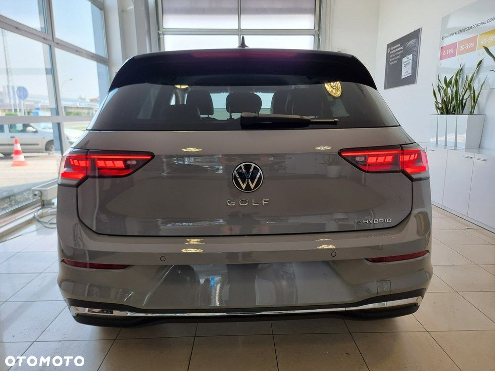 Volkswagen Golf - 6