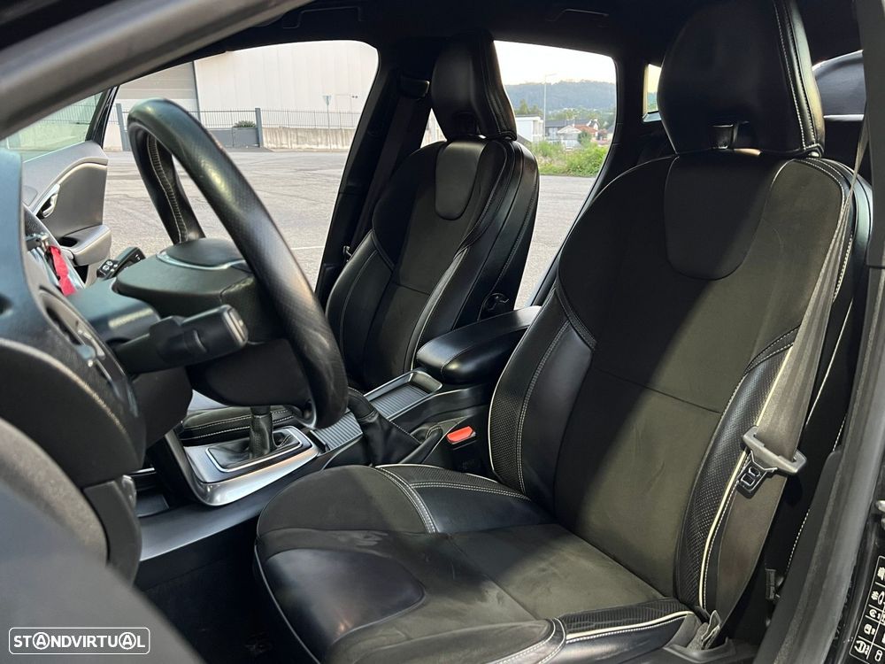 Volvo V40 2.0 D2 R-Design - 17