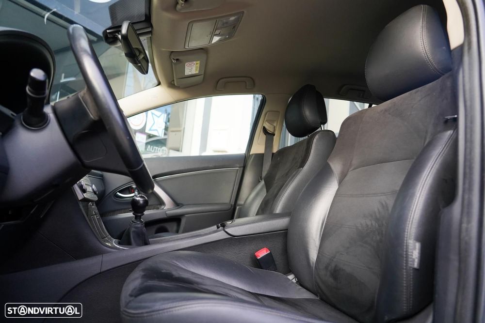 Toyota Avensis SW 2.0 D-4D Exclusive - 4
