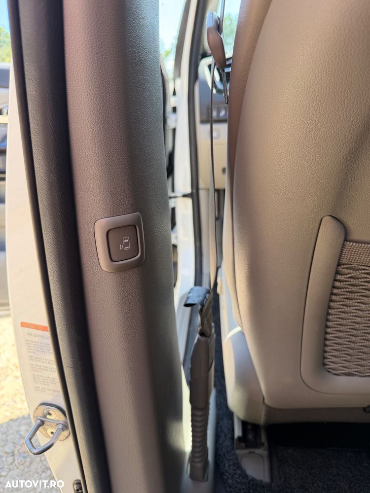 Kia Carnival - 16