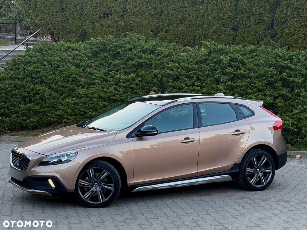 Volvo V40 Cross Country - 10