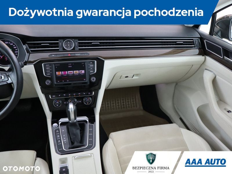 Volkswagen Passat Variant - 10