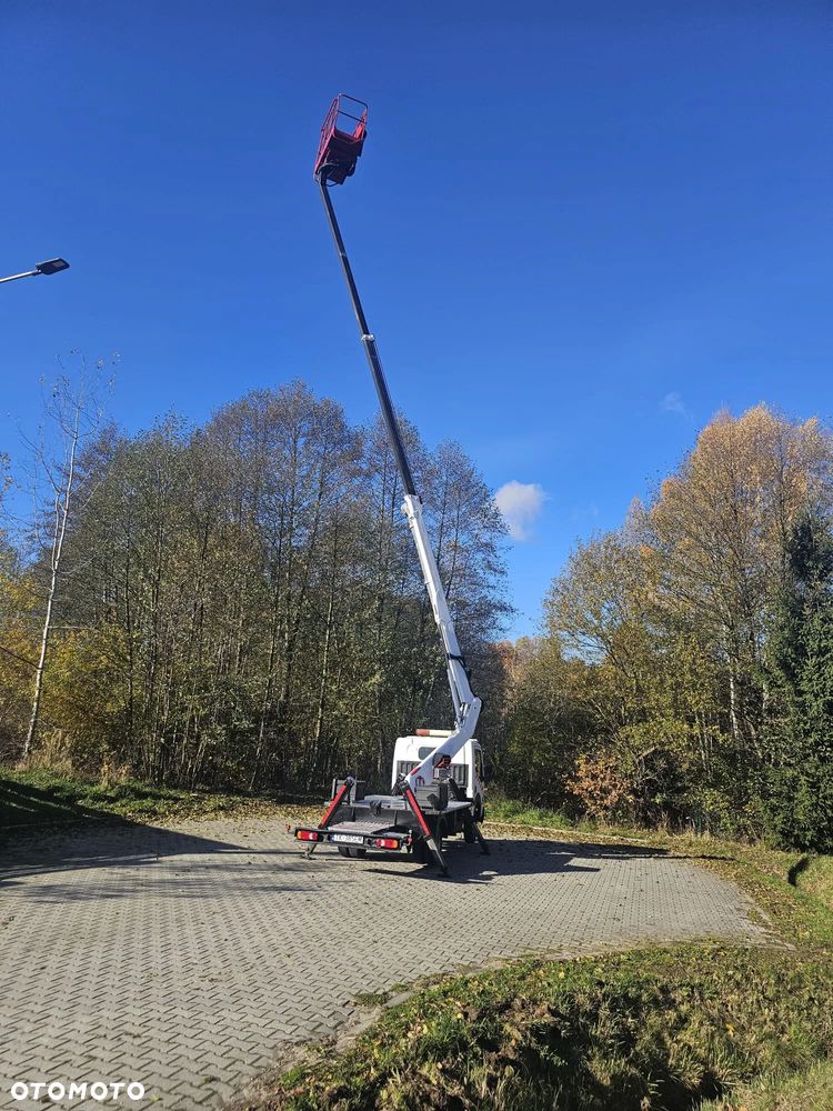 Nissan Cabstar. Podnośnik koszowy. 18m . 12m w bok . Sterowanie hydrauliczne. UDT do 10.2026 - 12