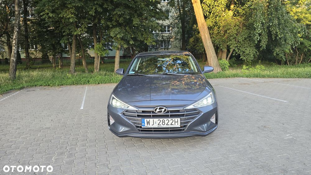 Hyundai Elantra - 2