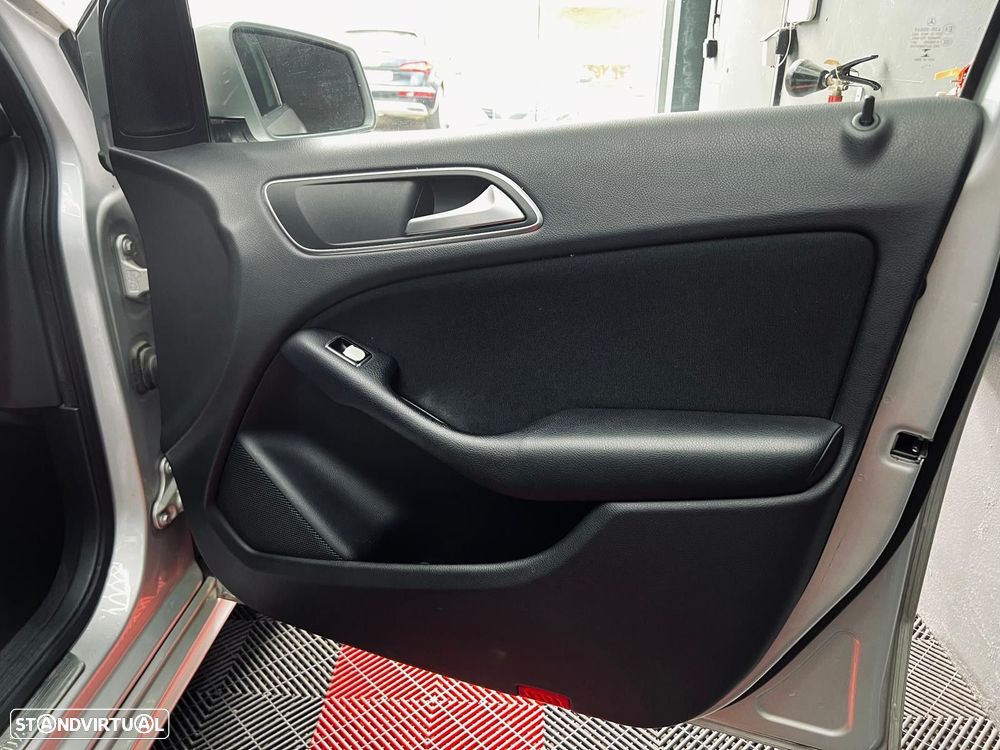 Mercedes-Benz B 180 d Style - 36