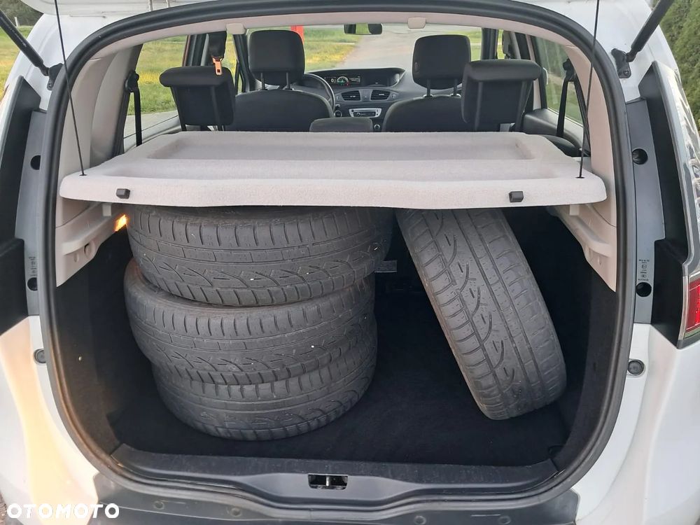 Renault Scenic 1.6 16V 110 TomTom Edition - 23