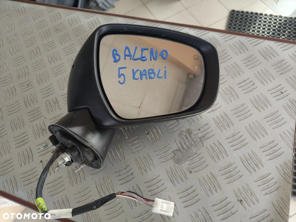 Suzuki Baleno II od 2016 prawe LUSTERKO 5PIN EU