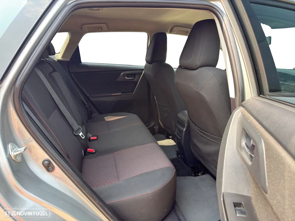 Toyota Auris 1.4 D-4D Exclusive - 17