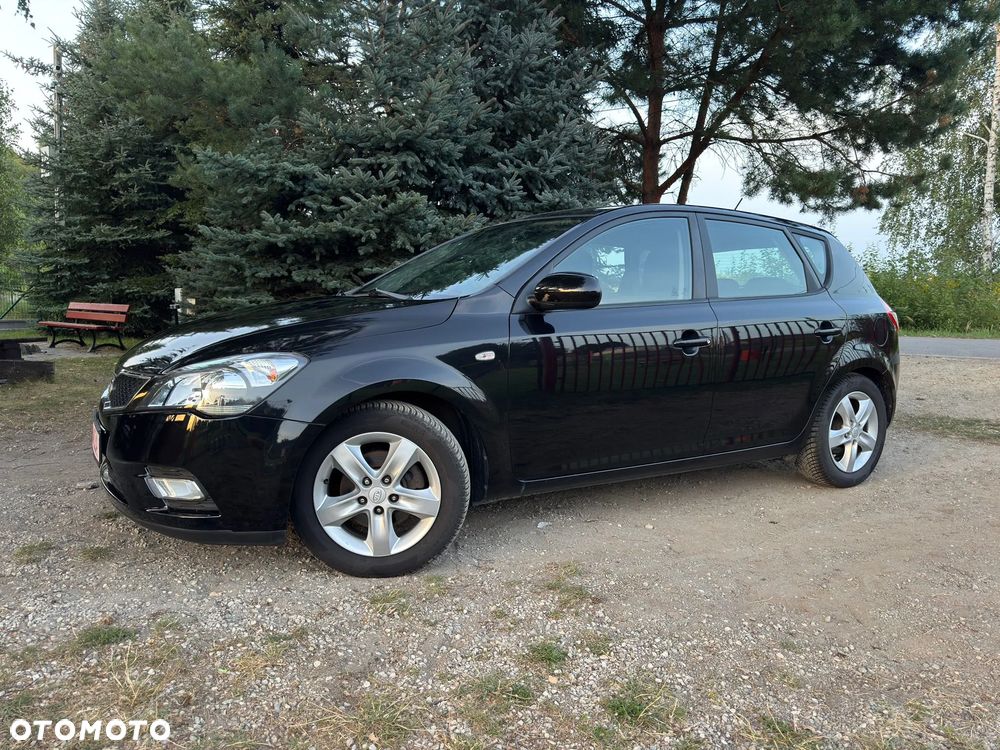 Kia Ceed 1.4 CVVT Dream-Team Edition - 24
