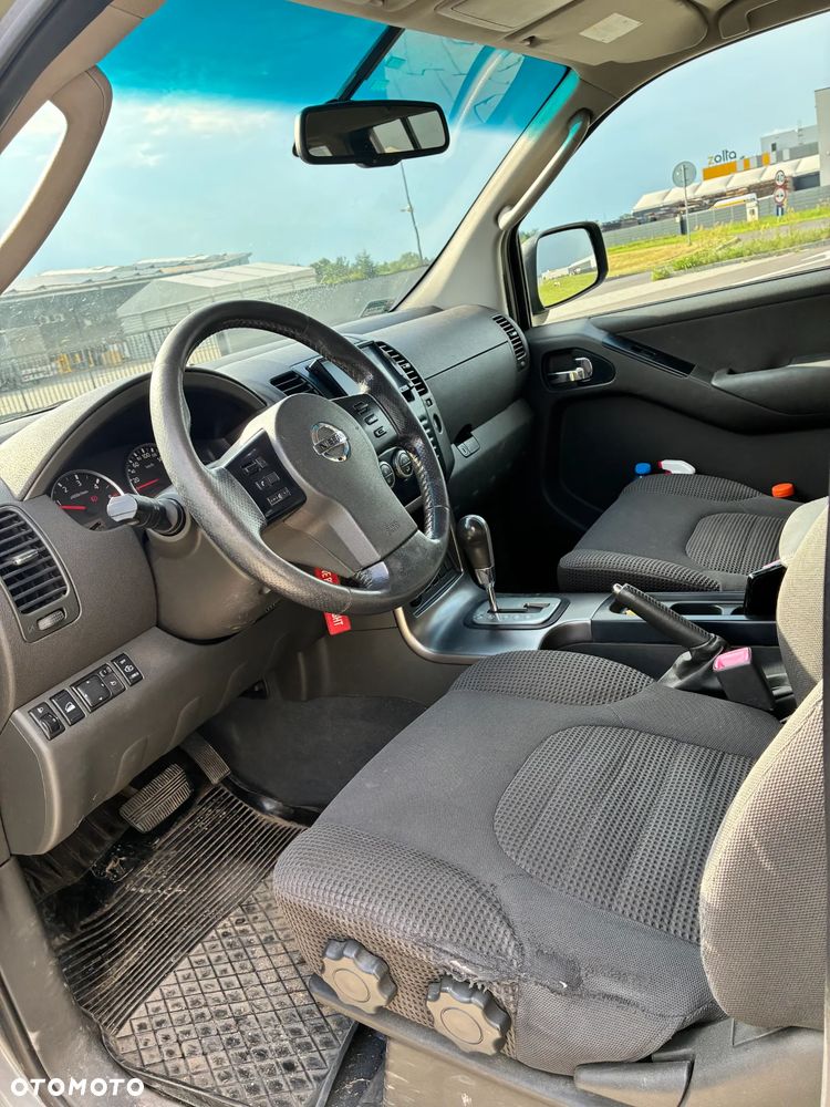 Nissan Pathfinder 2.5 dCi SE - 22