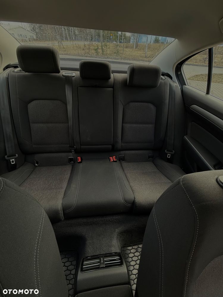 Volkswagen Passat - 5