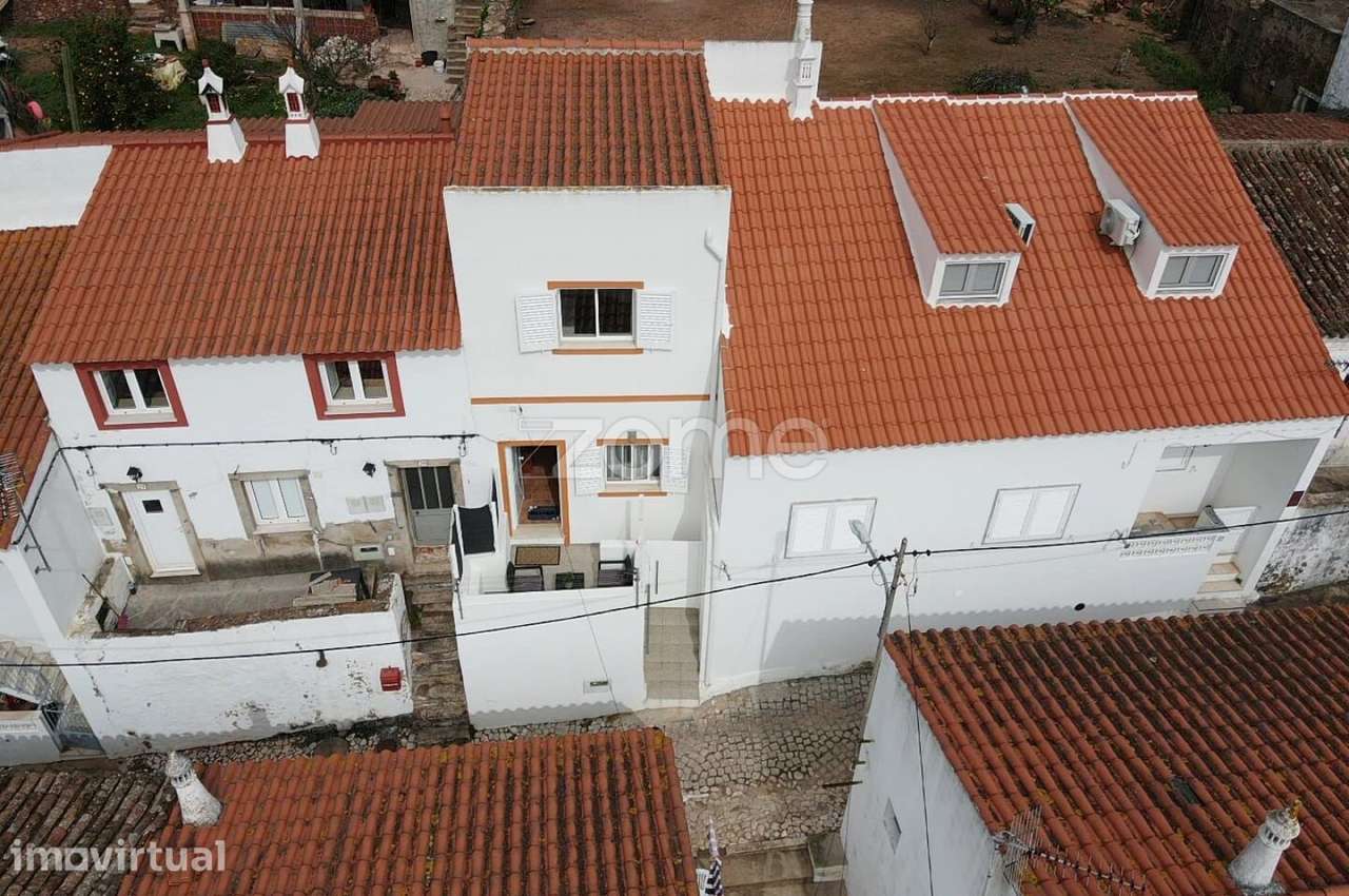 Moradia V2 geminada c/ lugradouro em Rua de Cima, Messines