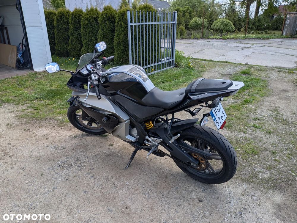 Yamaha YZF - 4
