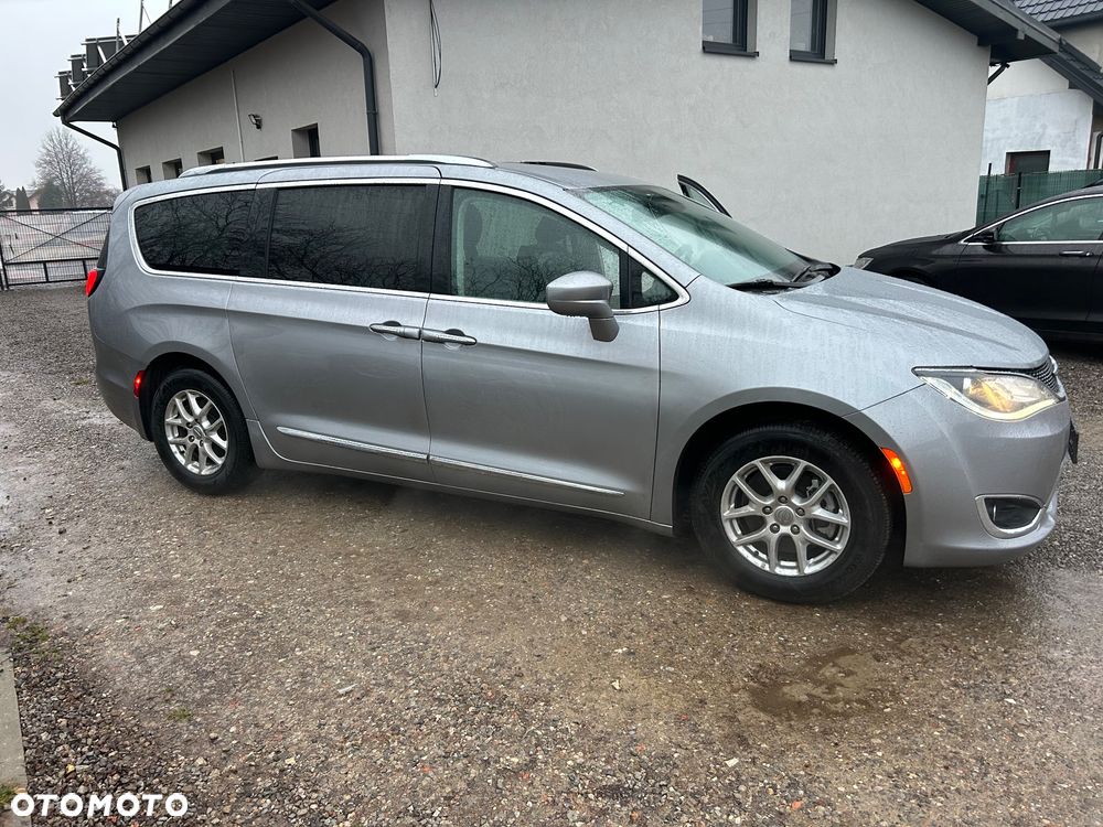 Chrysler Pacifica - 11