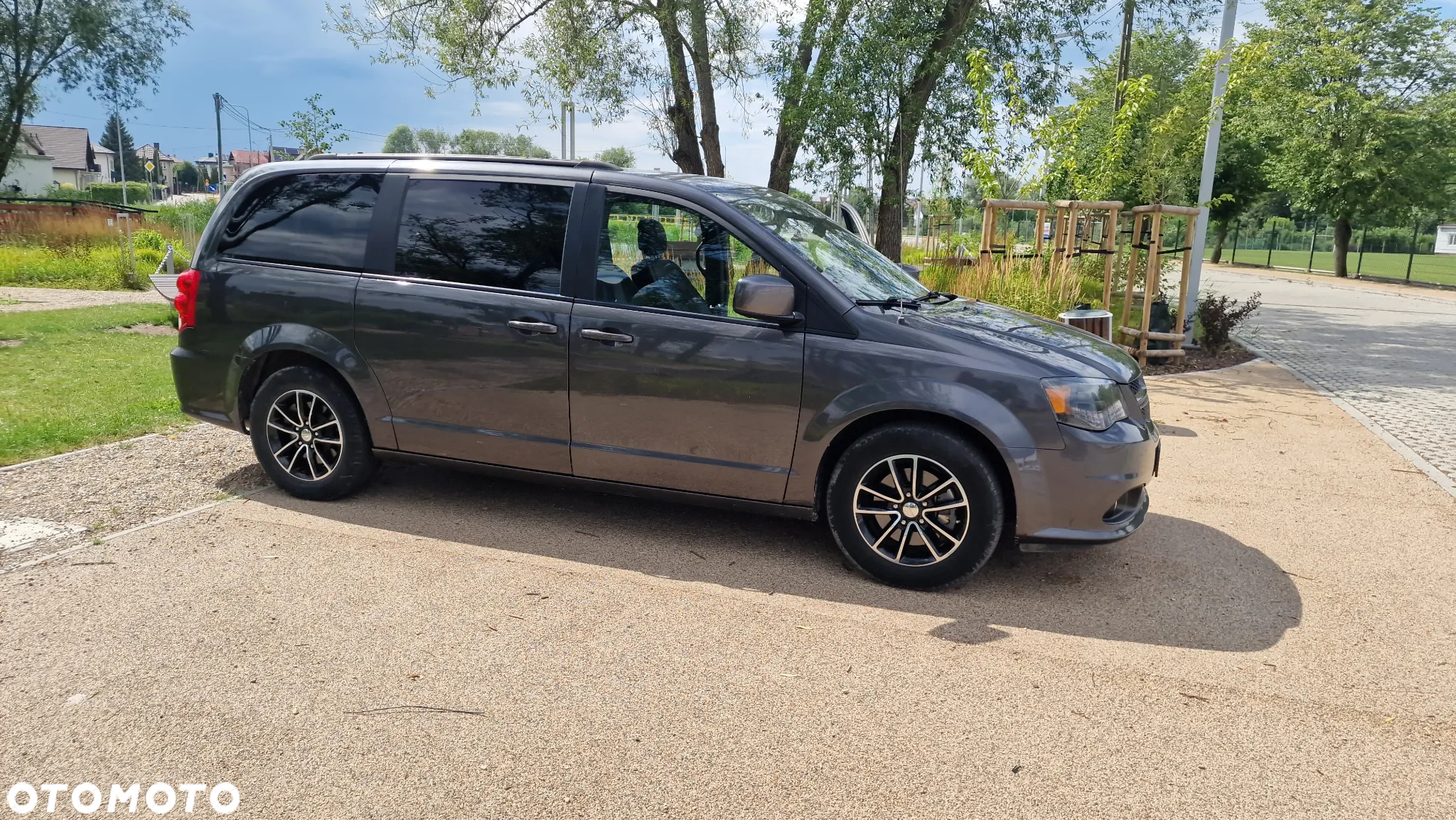 Dodge Grand Caravan - 3