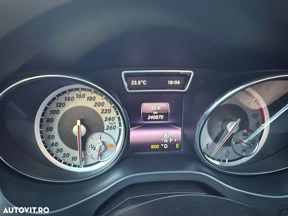Mercedes-Benz CLA 220 CDI 7G-DCT AMG Line - 10