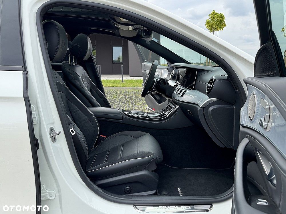 Mercedes-Benz Klasa E AMG 63 S 4Matic+ 9G-TRONIC - 37