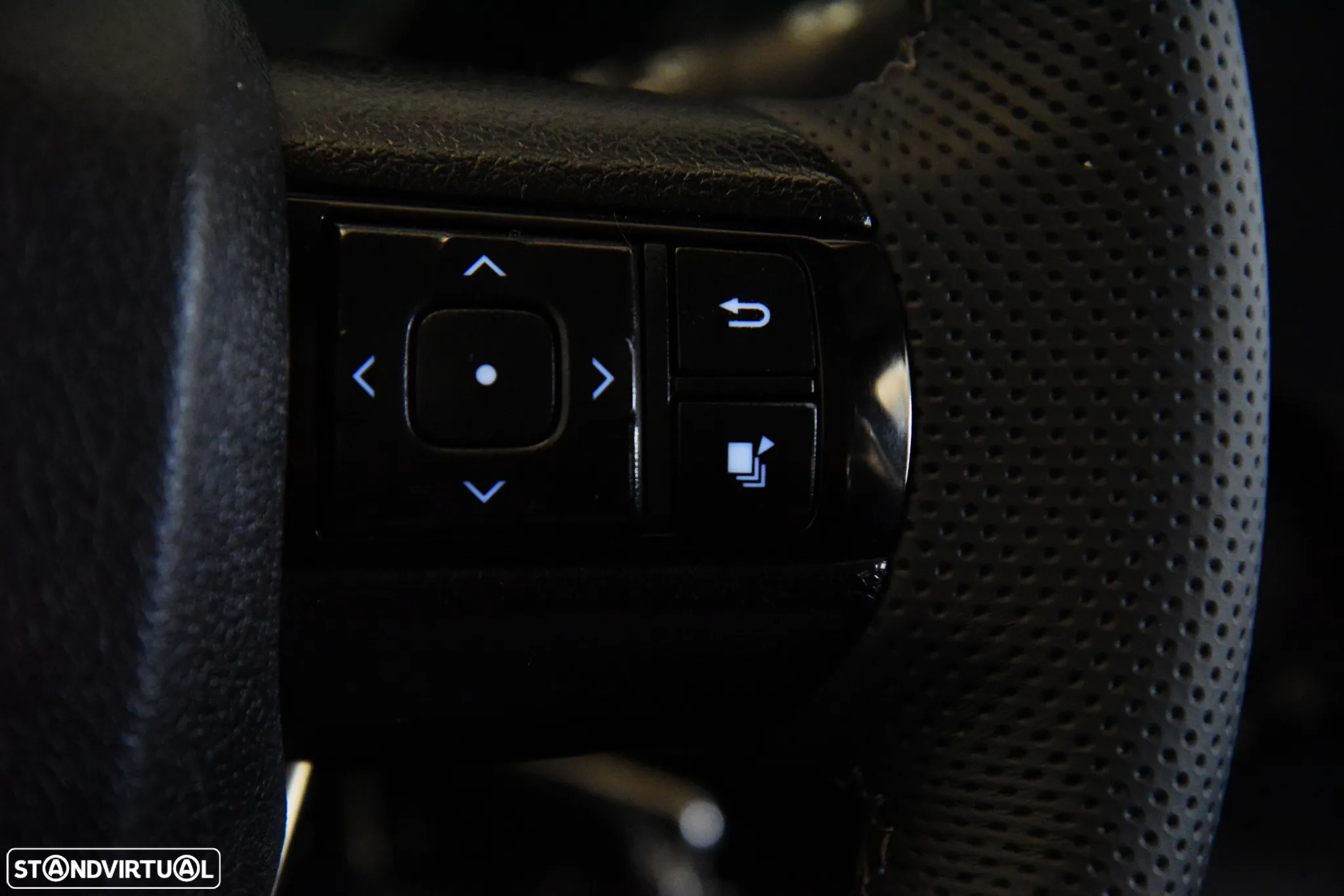 Toyota Hilux 2.4 D-4D 4WD Tracker - 16