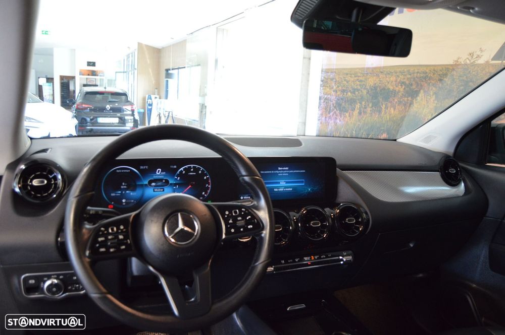Mercedes-Benz GLA 180 - 23