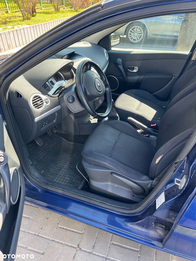 Renault Clio 1.6 16V Privilege - 8