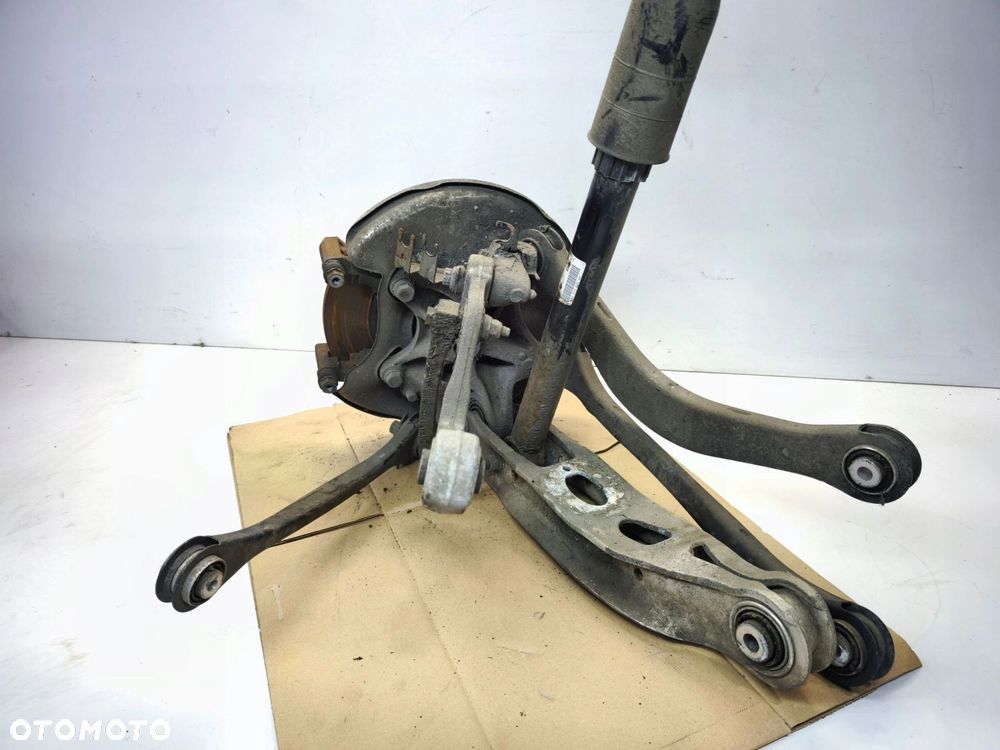 ZWROTNICA WAHACZE PIASTA PRAWY TYŁ AUDI A4 B9 A5 8W 8W0505432T 8W0505460F - 1